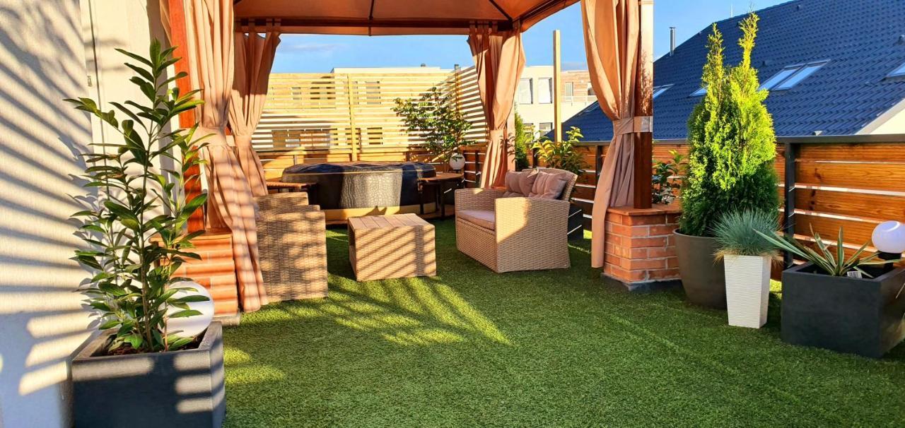 Hoobee Home & Rooftop Terrace Targu-Mures Bagian luar foto